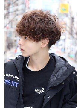 ネイビー(NAVY) 横顔決まる 2ブロック フェザーマッシュ 強めパーマ