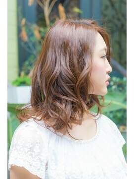 ビバーチェ(Vivace) フェミニンなウェットカール