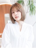 20代30代大人かわいい斜めバンググレージュカラー小顔前髪ボブ