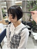 大人かわいい黒髪インナーカラーネイビーブルー耳かけショート