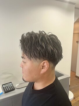 アンダーバーホワイト 広島 並木店(_WHITE) アップバングショート