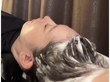 人気のアロマヘッドスパで頭皮も心もでゆったりと癒されます♪