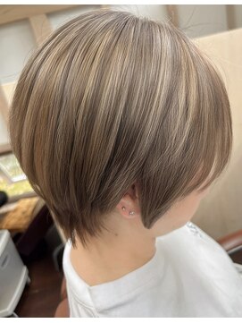 モア(more) ショートボブ　　アンブレラカラー