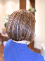 クロス(CROSS)&nbsp;3Ｄカラー/明るい白髪染め/大人ボブ