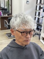 アイヴィー 池袋(IVY)&nbsp;前下がりマッシュにくしゃっとシャドウパーマ[池袋/駅前/メンズ]