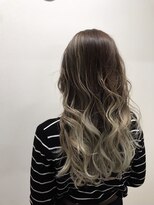 モルニ(MORNI)&nbsp;グラデーションカラー_マロンベージュ Aラインボブ かきあげ