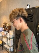 アチーブリス(achieve Liss)&nbsp;メンズ ナチュラル外ハネパーマ 刈り上げ ハイトーンベージュ