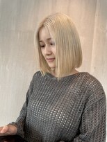 トテ(tote.)&nbsp;ハイトーンボブホワイトベージュブリーチカラー切りっぱなしボブ