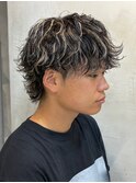 波巻きパーマ×ハイライトでストリート感溢れる男らしいヘアに◎