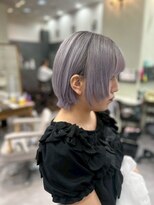 ヘアーワークス ボナ(HAIR WORKS bona.)&nbsp;光を纏う、シルバーパープル。洗練されたモードなくびれボブ