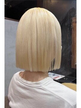 ハイトーンブロンド×ぷつっとボブ【20代/30代】