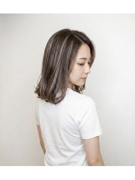 アッシュ 川崎店(Ash) 切りっぱなしボブ　ハイライト　グレージュ