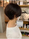 大人きれい30代40代丸みショート立体感ルーズヘア耳掛け小顔