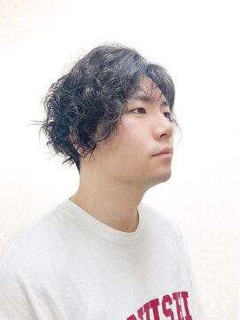 黄ぐまくん美容室 メンズ　ツーブロック　ランダムパーマ