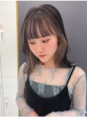 ぱっつん前髪　インナーカラー　外ハネミディアム