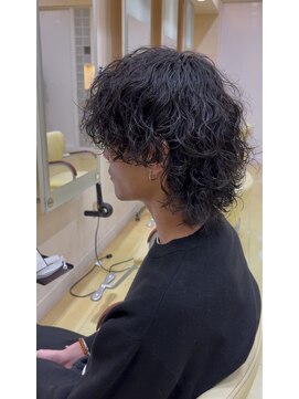 ミリ(milli Produce by ITAKURA) 波巻きウルフパーマ