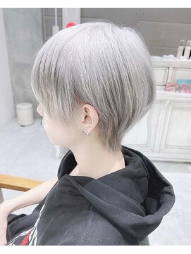 デイズ(days) シルバーカラー/ブリーチダブルカラー/ ウルフカット