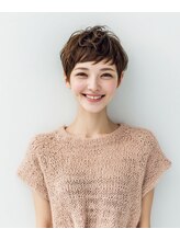 バイエイト(X８)&nbsp;くしゅっとパーマが愛らしいベリーショート