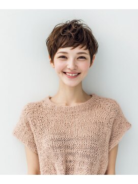 バイエイト(X8) くしゅっとパーマが愛らしいベリーショート