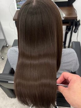 ガーデン ミサト 三郷中央(garden misato)の写真/朝のスタイリングを時短し、艶のある髪へ◎癖に合わせた縮毛矯正、ストレートパーマの薬剤を取り揃えてます