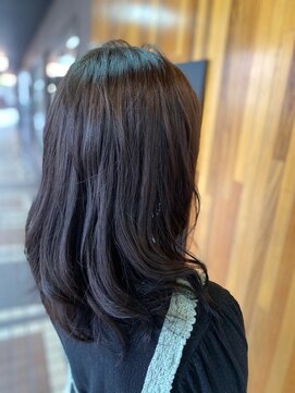 ツヤ感重視のネイビーカラー