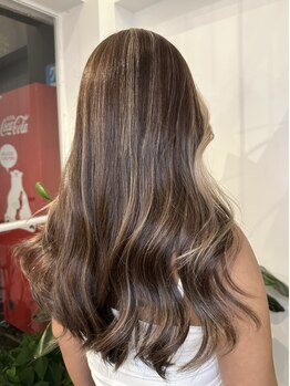 "白髪ぼかしハイライト"お客様のライフスタイルに合わせたデザインカラーをご提案◎