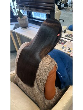 シシ 新宿(She 2.) 髪質改善/縮毛矯正/カラー/トリートメント/韓国/艶髪/艶感