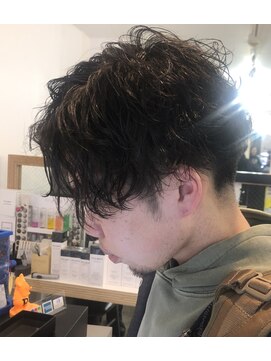 フィフス(fifth) センターパート マッシュ 刈り上げマッシュ スパイラルパーマ