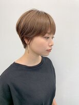 シア(sia) 柔らかいベージュのマッシュショート