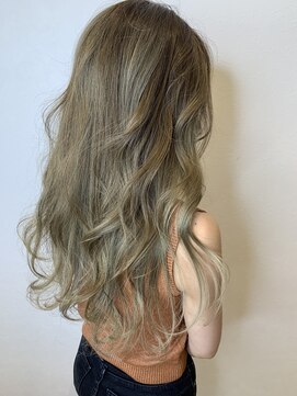 アンソメット 上津店(UN SOMMET) ハイライトで作るハイトーン系ベージュ[UNSOMMET_KAZUMI]