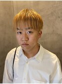 毛束と空気感が出るショートツーブロックブリーチカラー