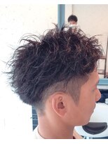 アミーコ(Amico)&nbsp;ツーブロック刈り上げ七三ショートツイストパーマ束感流行モテる