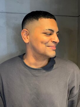 ディスイズバーバーセカンド(THIS IS BARBER 2nd) クロップ　スキンフェード　ボウズ　20代/30代