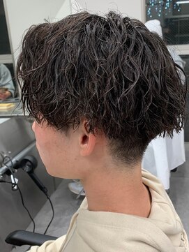 フィフスワン(fifth one) 波巻きパーマセンターパートツイストパーマメンズマッシュパーマ