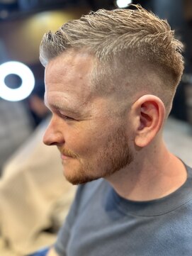 フランクスバーバー アンド ビアークラブ(FRANK'S BARBER and BEER CLUB) ハイフェードワイルドアップバングスリックバック