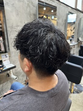 カーニー 上野(kearny) ツイストスパイラルパーマ縦落ちパーマメンズ波巻きパーマ