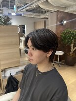 ウノプリールヴァモス(unopulir Vamos) センターパートニュアンスパーマ前下りメンズヘア襟足あり