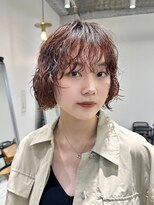 顔まわりレイヤーショートウルフカットミルクティーベージュ