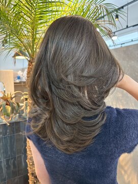 メリー オオサカ(Merly Osaka) 海外レイヤーカット