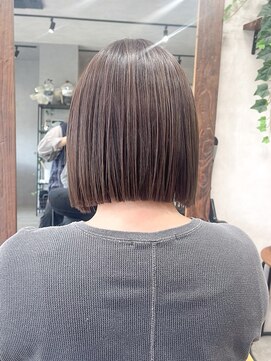 ぱっつんボブ×艶ブラウン