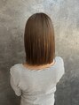 アンバール(amberl)&nbsp;ベージュ系のカラーでぱっつんボブ