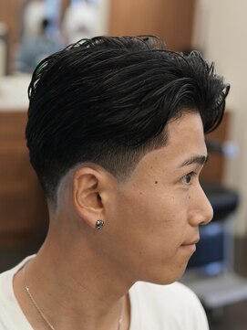 ザチョップショップ キチジョウジ(THE CHOP SHOP KICHIJOJI) テーパーフェードカットセンターパートシェービング吉祥寺理容室