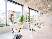 アントワープヘアーリノ(Antwerp hair lino)の雰囲気（席は広々15席、半個室や個室もあります。流行りをいち早く！）