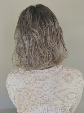 クラン(clan) 【clan】切りっぱなしアッシュカラーフェザーロング