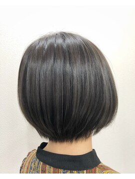 ディー(dee) dee ダークグレージュ×ショートボブ