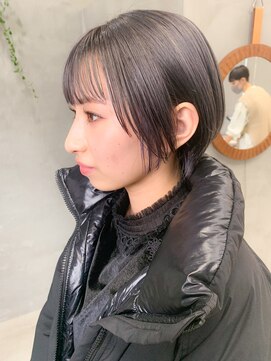 テトヘアー(teto hair) グレージュ、ブリーチオンカラー、ショートボブ、スリーク