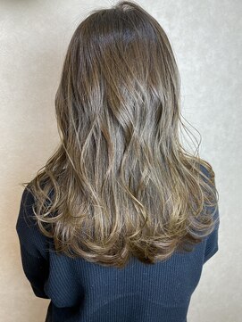 キュオンシア(CUEON. ciea) オリーブベージュ×レイヤーカット