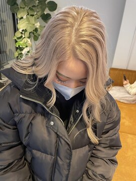 メリー オオサカ(Merly Osaka) ブロンドカラーは綺麗なブリーチリタッチが大切_ blond beige_