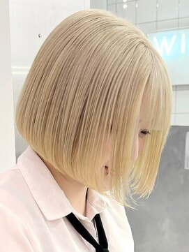 ウィコ 新宿(WICO) ホワイトブロンド[新宿駅/大人ガーリー/チョコレート/モード]