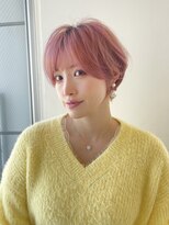 イヴォークトーキョーオーサカ(EVOKE TOKYO osaka)&nbsp;ピンクカラー ダブルカラー 耳かけ ショート 丸み 可愛い